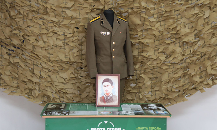 Бой идет святой и правый. Смертный бой не ради славы, Ради жизни на земле. А. Т. Твардовский