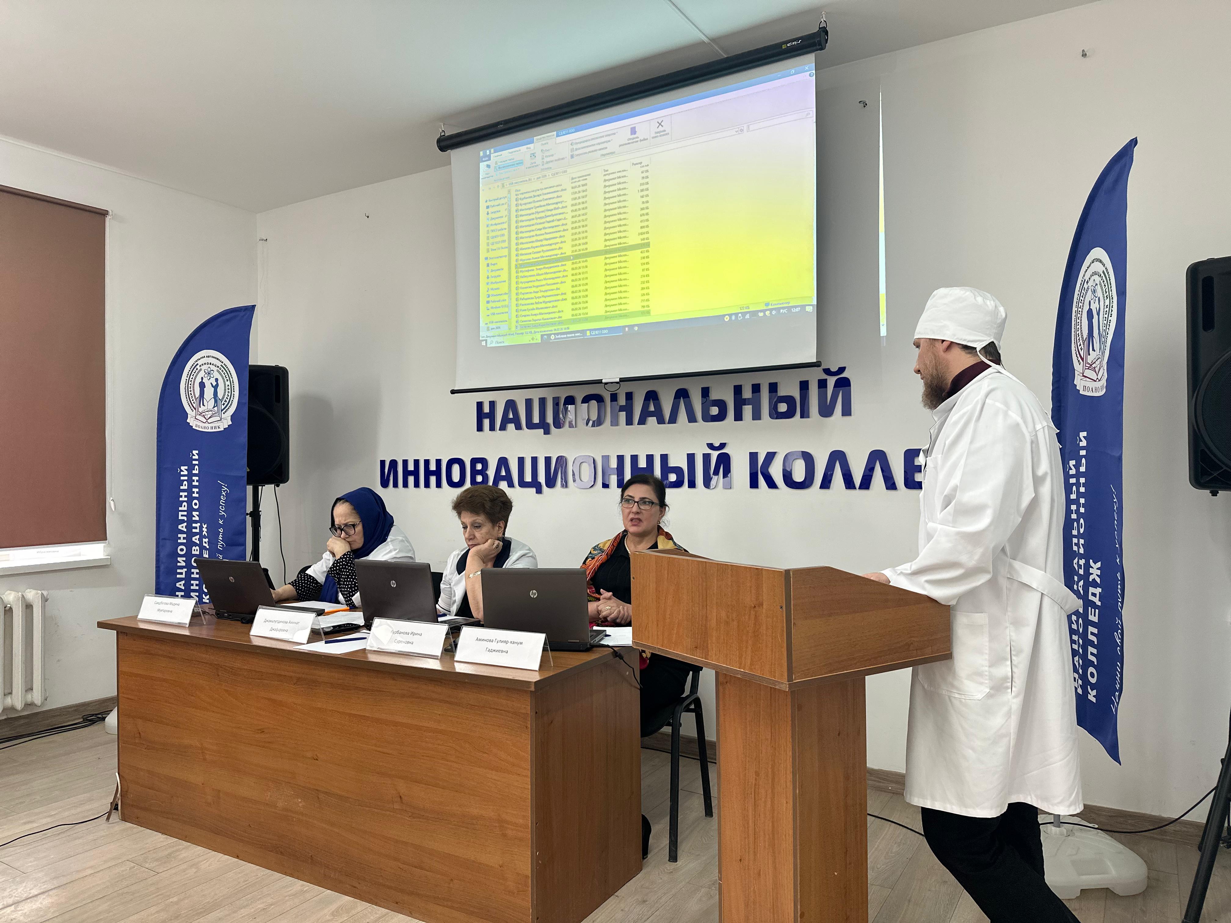 Наконец диплом в руках и улыбка на устах!