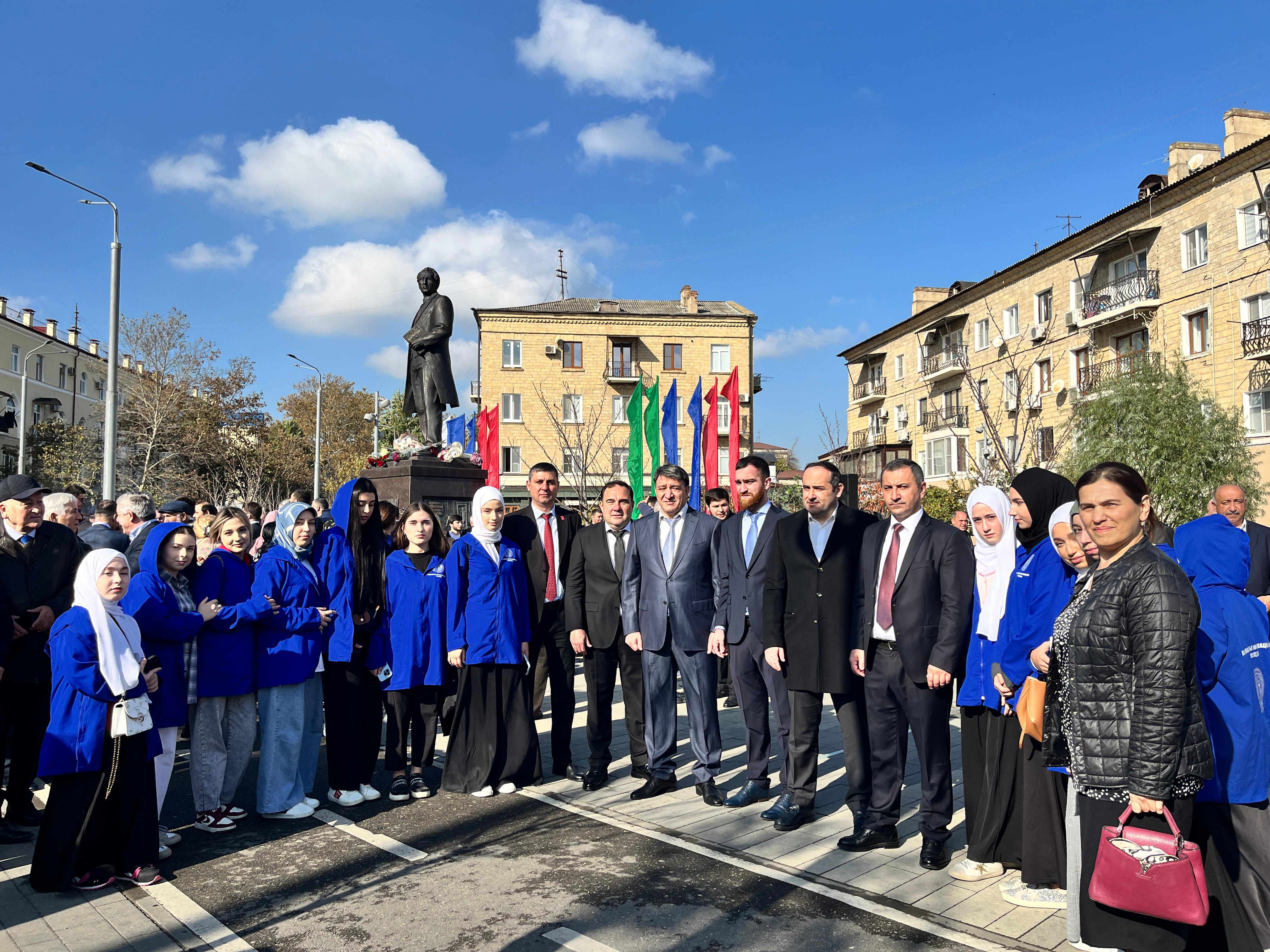 Открытие памятника государственному и общественному деятелю, одному из основателей Дагестана Джелал-эд-Дину Коркмасову