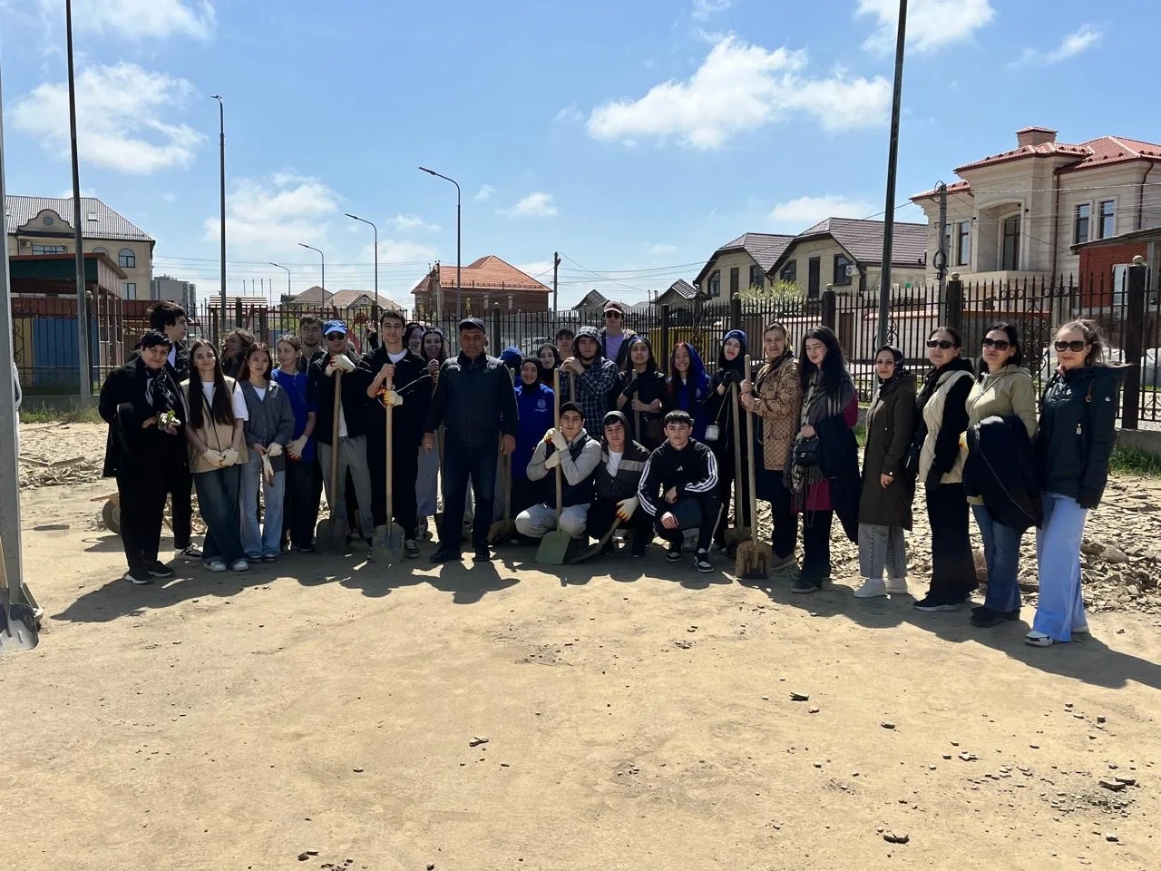 Помощь — не подвиг, не громкий жест, А просто участие, добрый совет. Мир станет лучше, светлей, теплей, Если поможем мы людям скорей