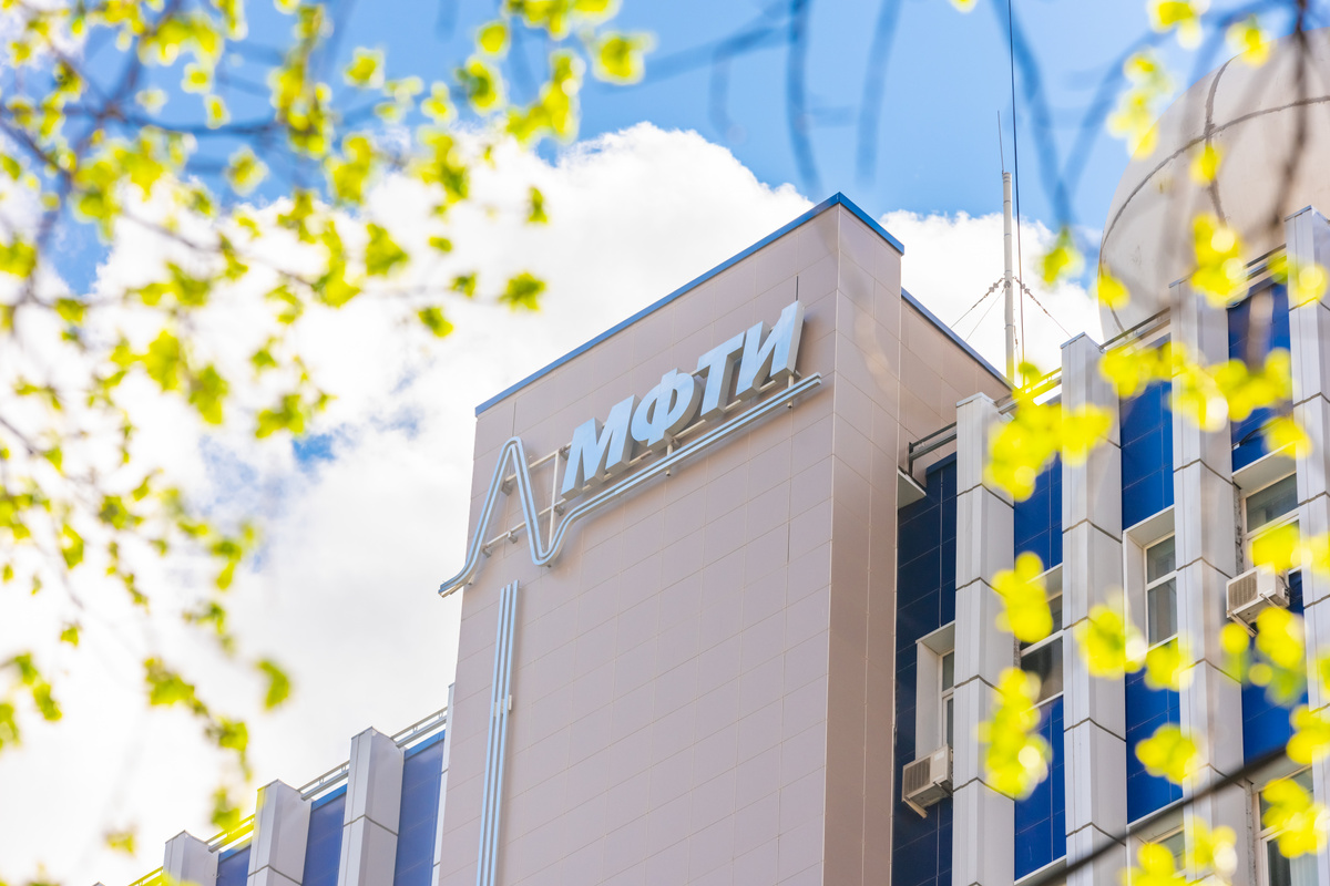 Серия бесплатных вебинаров с экспертами из сфер науки и технологий для учеников 10 – 11 классов, их родителей и преподавателей физики