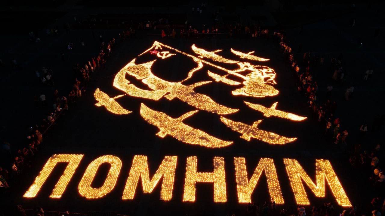В преддверии Дня памяти и скорби на главной площади в Махачкале прошла Международная акция «Огненные картины войны»